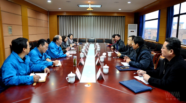 管兵向調研組匯報專利工（gōng）作情況