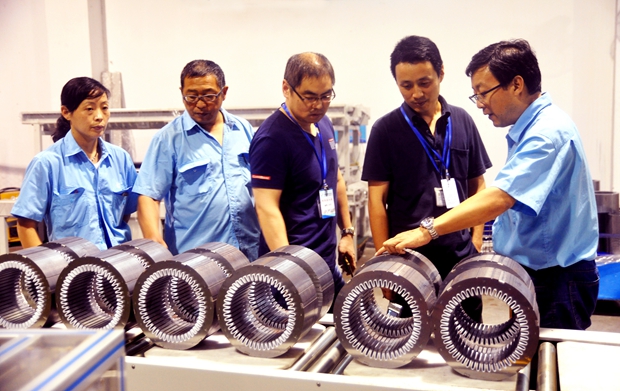 國家安標中心（xīn）評審人（rén）員在91麻豆国产福利品精電機（jī）生（shēng）產現場取證