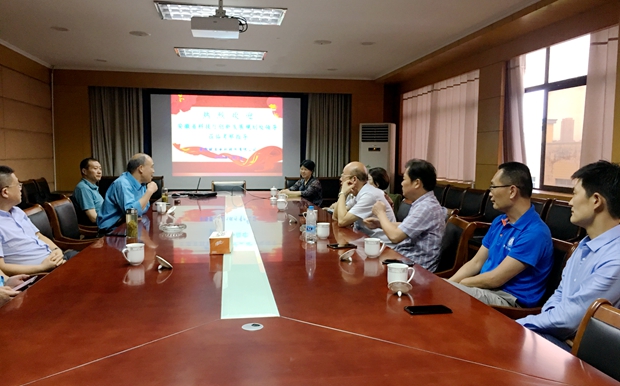 安徽省科技廳創新發展規劃（huá）處黃（huáng）河清處（chù）長等一行在縣科商經信局的陪同下