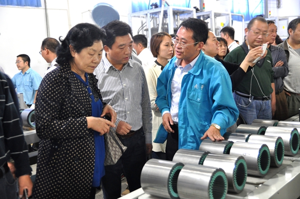 總經理陳學鋒介紹自動流（liú）水線