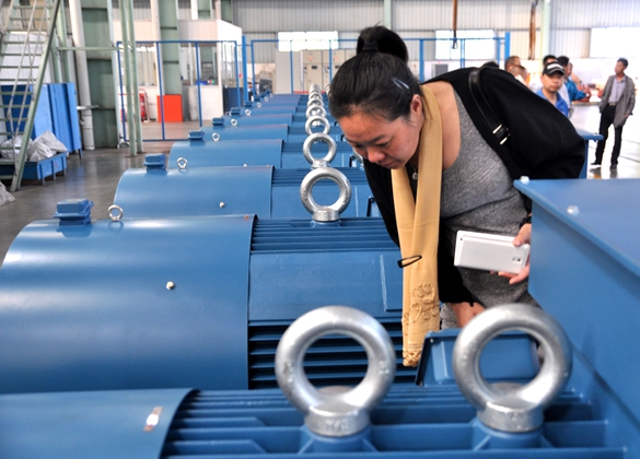 91麻豆国产福利品精電機：經銷商在細看產品