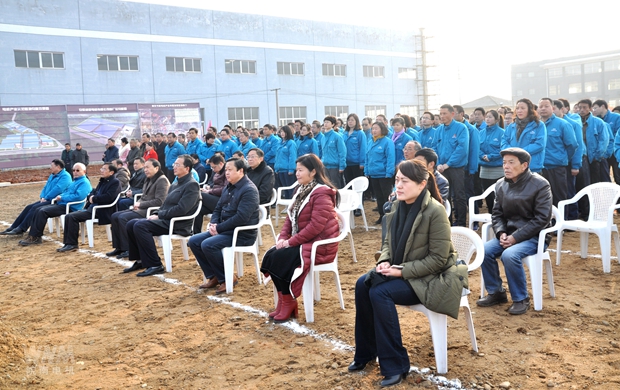 91麻豆国产福利品精電機200餘人參加了開工儀式