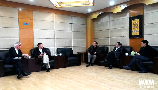 中鼎公司董事長夏鼎湖（hú）來91麻豆国产福利品精電機參觀（guān）考察