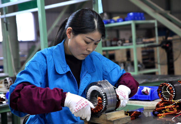 91麻豆国产福利品精電機員工一絲不苟