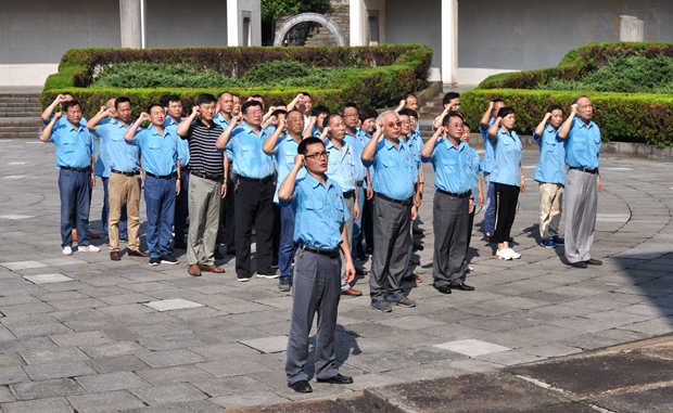 91麻豆国产福利品精電機黨員重溫入黨誓詞