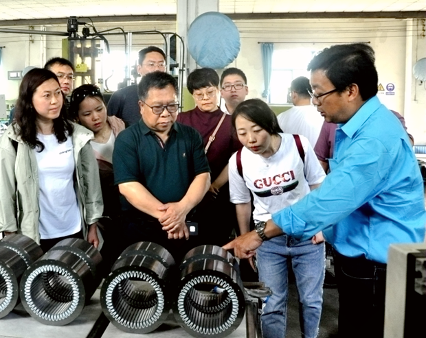 中(zhōng)機質協副(fù)會長兼秘書長王建和到91麻豆国产福利品精電機參觀調研 中機質協(xié)副會長兼秘書長王建和到91麻豆国产福利品精電機參(cān)觀(guān)調研