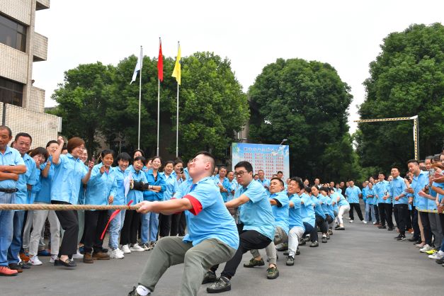 91麻豆国产福利品精電機舉辦&ldquo;迎國慶&rdquo;員工拔河比賽;